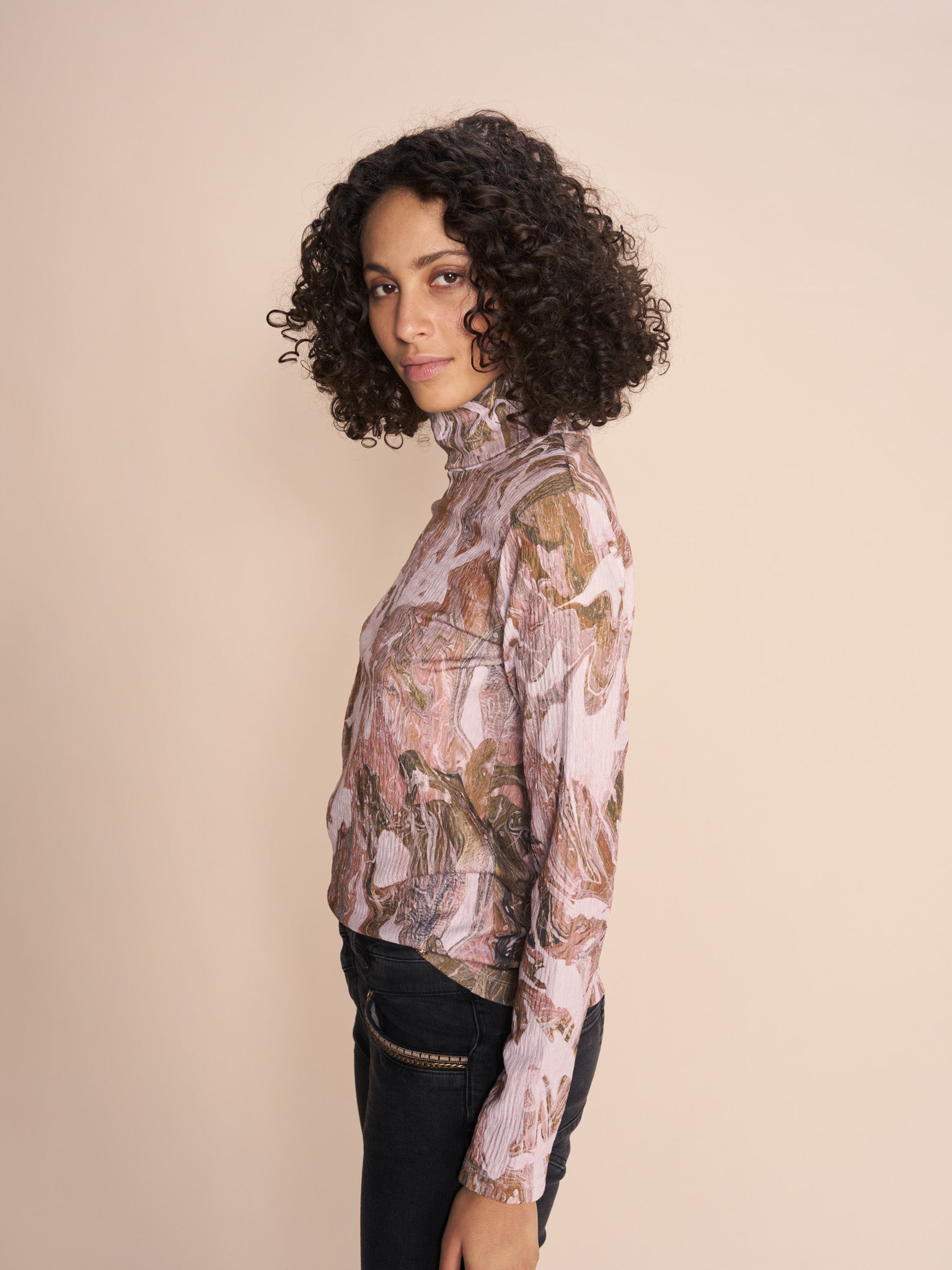 Modelshot / Burlwood / Detail